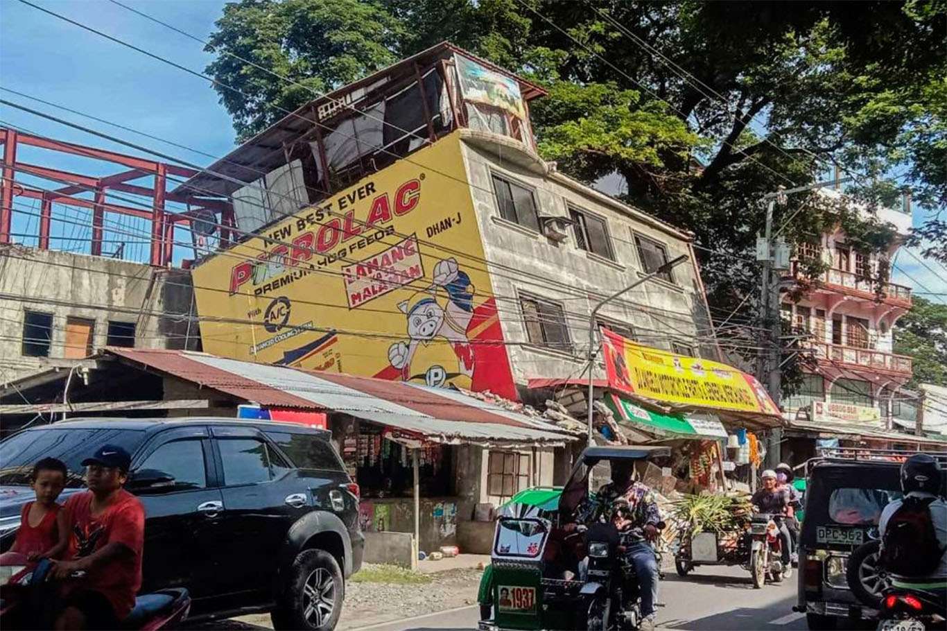 Filipinler'de 7 büyüklüğünde deprem: Ölü ve yaralılar var Filipinler'de 7 büyüklüğünde deprem: Ölü ve yaralılar var